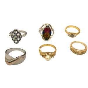 6 Womens Rings Gold and Silver Tones No Precious Metals or Stones Sizes 7 to 11